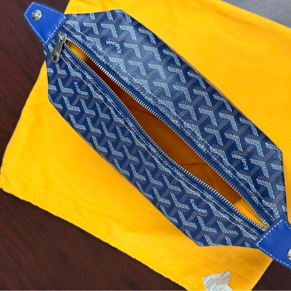 Goyard Navy and White Cosmetic Case - Picture 3 of 8